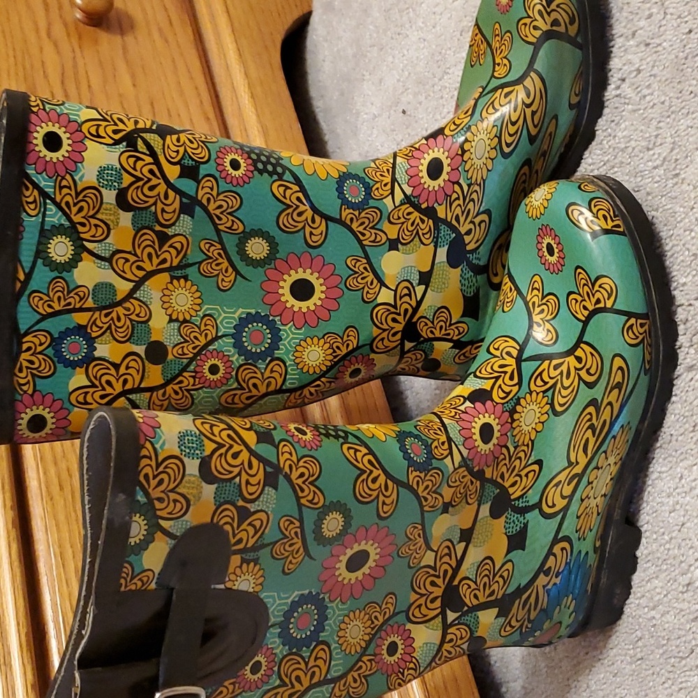 GUC Teal wellies!